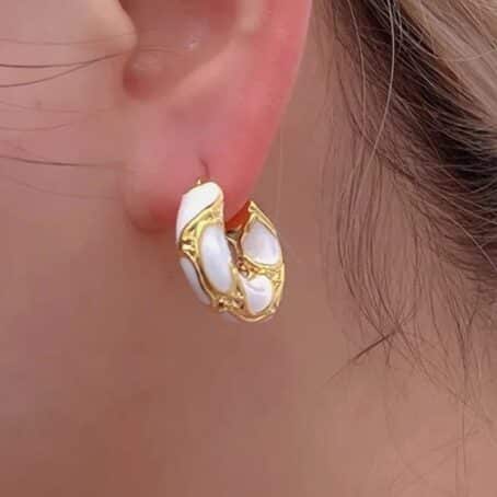 Esmaljeret Hoop Ørering “Klar Hvid” (Hvid & Guld)