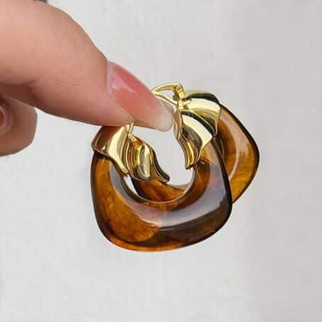 Chunky U-form Harpiks Hoop Ørering m/ Guldbladslukning – Vintage Amber